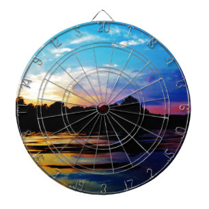 Rainbow-Sonnenuntergang auf dem Bergsee Dartscheibe
