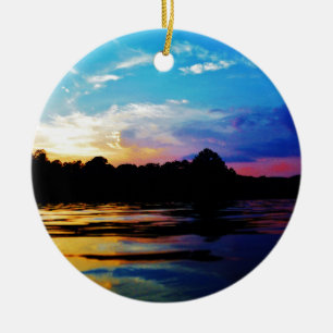 Rainbow-Sonnenuntergang auf dem Bergsee Keramikornament