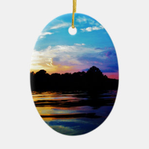 Rainbow-Sonnenuntergang auf dem Bergsee Keramikornament