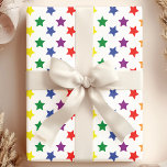 Rainbow Stars Muster Geschenkpapier<br><div class="desc">Mit diesem skurrilen Papier,  das einen lebendigen Regenbogen von Sternen zeigt,  können Sie Ihre Geschenke in Farbe und Spaß wackeln. Das spielerische Muster ist perfekt für Geburtstage,  Babyduschen oder jede Feier,  die eine Touch der Magie erfordert. Dieses Geschenkpapier aus hochwertigem Papier wird Ihre Geschenke wirklich glänzen lassen.</div>