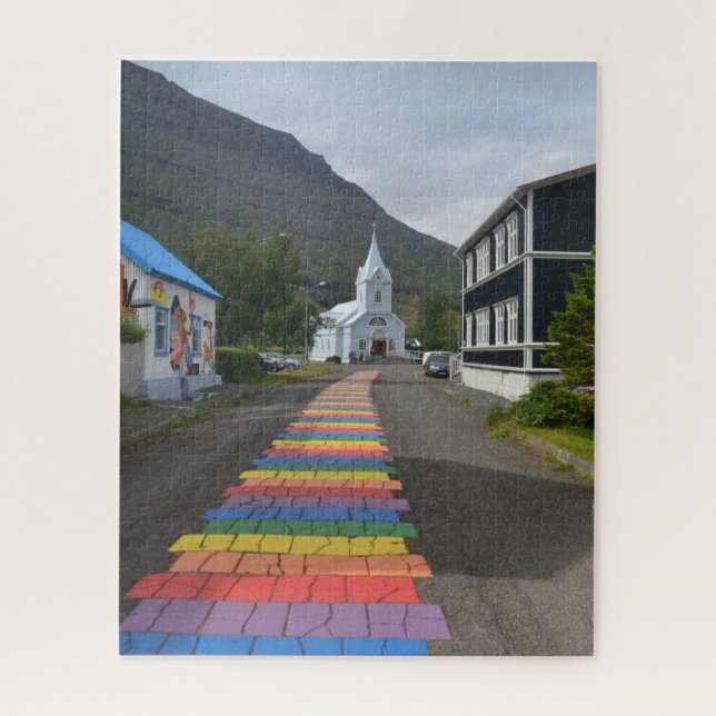 Rainbow Street in Seydisfjordur, Island (Vertikal)