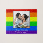 Rainbow Stripte LGBTQ Paare Foto Jubiläum<br><div class="desc">Dieses kühn gestreifte Hochzeitsjubiläum mit Regenbogen gestreiften Geschenk bietet ein individuelles romantisches LGBTQ Verlobung Foto für ein schwule oder lesbisches Ehepaar,  das helle und farbenfrohe Geschenke Lieben. Personalisieren Sie mit Ihren Namen und Jubiläumsdatum auf den roten,  orangefarbenen,  gelben,  grünen,  blauen und lila Streifen.</div>