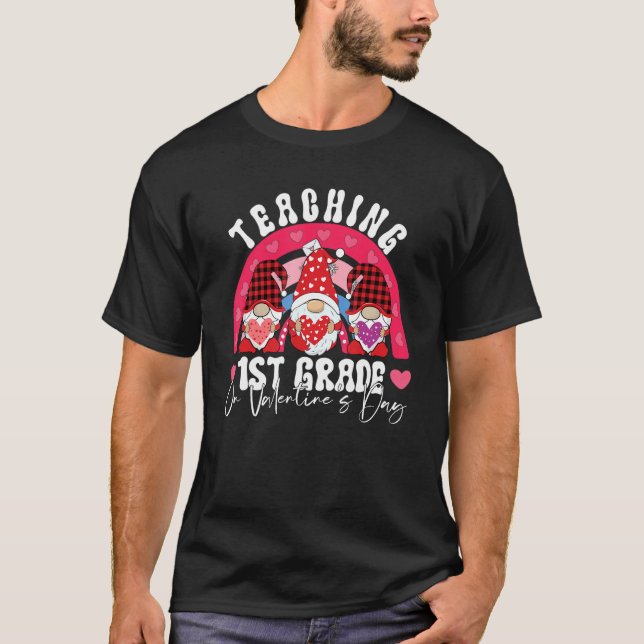 Rainbow Teaching 1ST GRADE On Valentine's Day Teac T-Shirt (Vorderseite)