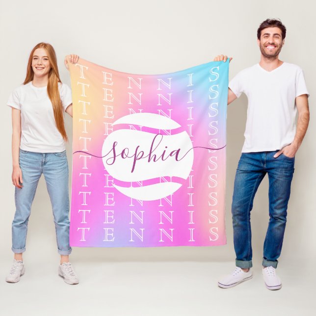 Rainbow Tennis Typografie Ball & Girl Players Kind Fleecedecke (Beispiel)