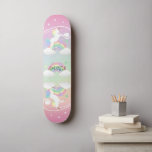 Rainbow Unicorns Skateboard<br><div class="desc">Unicorn Skateboard mit rosa Hintergrund und farbenfrohen Regenbögen und Einhörnchen für Sie bereit zu personalisieren. ✔ HINWEIS: ÄNDERN SIE NUR DIE VORLAGEBEREICHE, DIE SIE BENÖTIGEN! 😀 Sie können den Text bei Bedarf entfernen und neu hinzufügen, was immer Sie möchten und welchen Schriftart Sie möchten. 📌 Wenn Sie weitere Anpassungen benötigen,...</div>