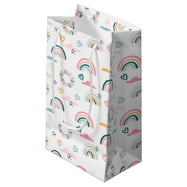 Rainbows & Herz-Muster Kleine Geschenktüte (Vorderseite Schrägansicht)