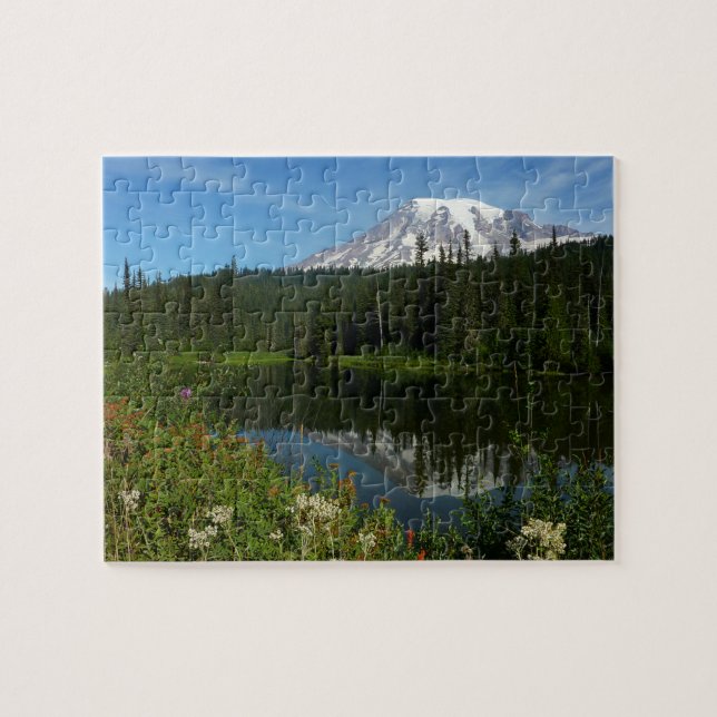 Rainier Lake Reflektion mit Wildblumen (Horizontal)