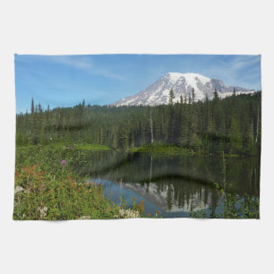 Rainier Lake Reflektion mit Wildblumen Geschirrtuch
