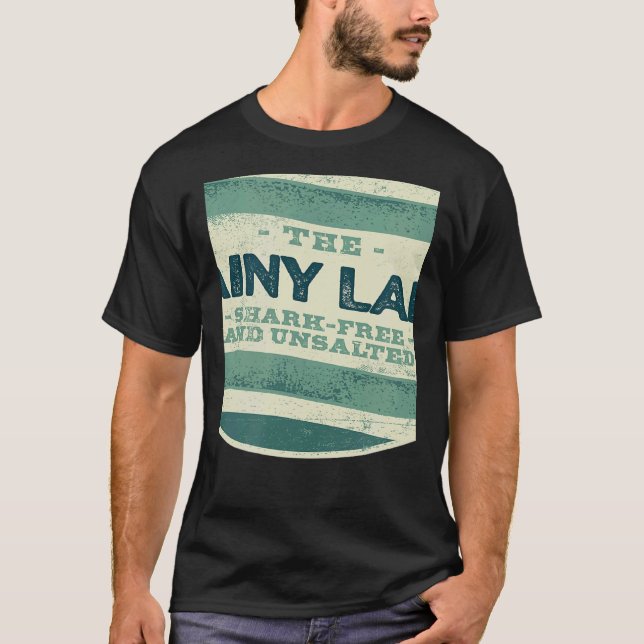 Rainy Lake Shark Gratis und unsalztes Camping Minn T-Shirt (Vorderseite)