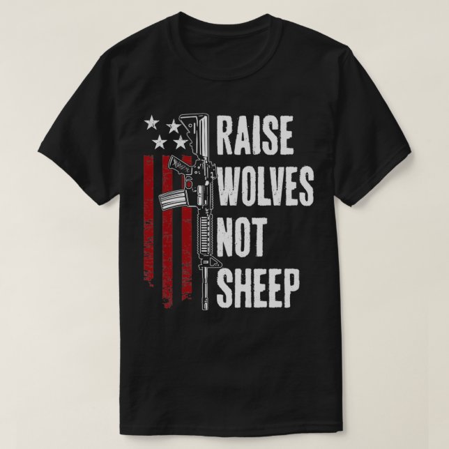 Raise Wolves Not Sheep  American Patriotic Gun Rig T-Shirt (Design vorne)