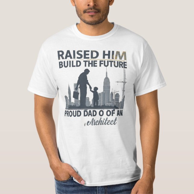 Raised Him to Build the Future – Proud Dad T-Shirt (Vorderseite)