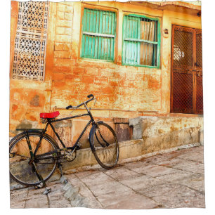 Rajasthan Street Scene: Indischer Stil Duschvorhang
