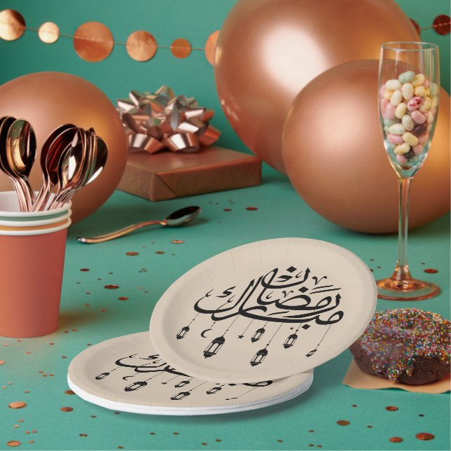 Ramadan Mubarak Arabic Calligraphy with Lanterns  Pappteller (Multi)