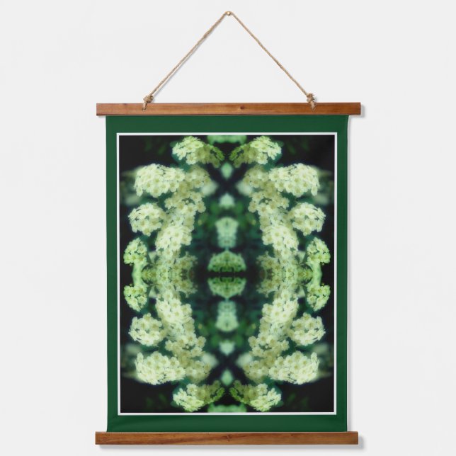 Rambling Wild White Roses Abstrakt Wandteppich Mit Holzrahmen (Vorderseite)