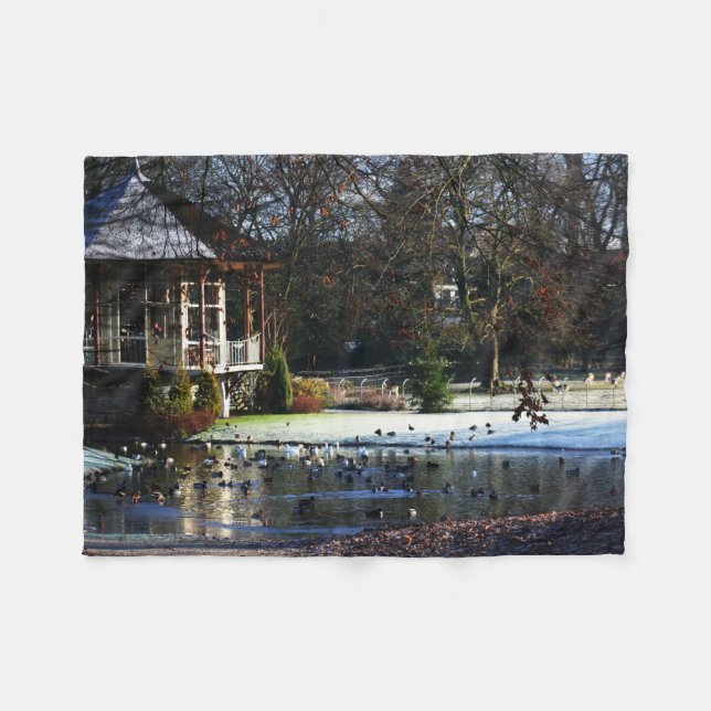 Rams Woerthe Tee House fbcnm Fleecedecke (Vorderseite (Horizontal))