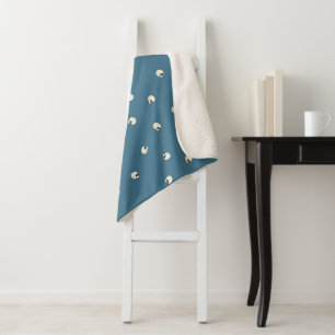Random Niedlich Kawaii Skull Dots blass blau Sherpadecke