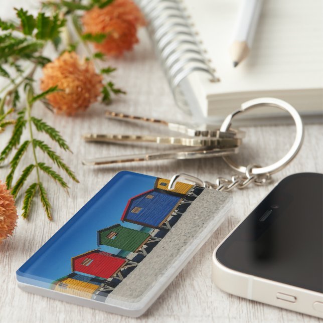 Rangée de cases de plage aux couleurs vives (Devant droit)