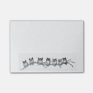 Rangée des notes de post-it de hiboux