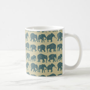 Rangées d'éléphants de Paisley sur la Mug de café 
