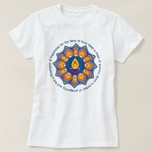 Rangoli mit Diya und traditioneller Diwali Wunsch T-Shirt