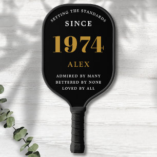 Raquette De Pickleball 50e anniversaire Nom 1974 Black Gold Elegant Chic