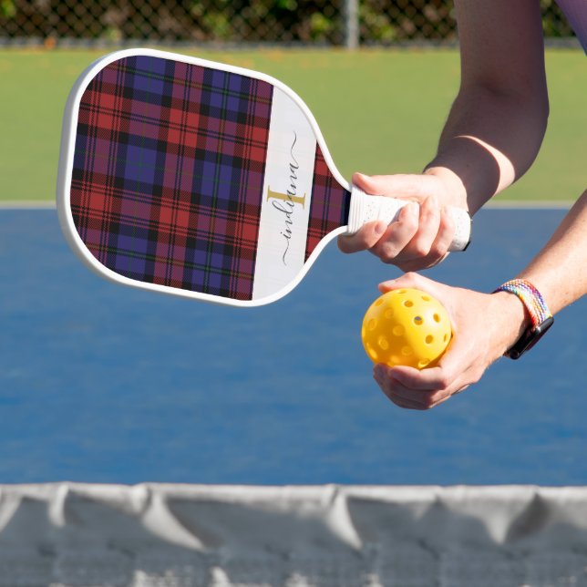 Raquette De Pickleball Ajouter le nom Elegant Monogramme Plaid Rustic Tar (Insitu)