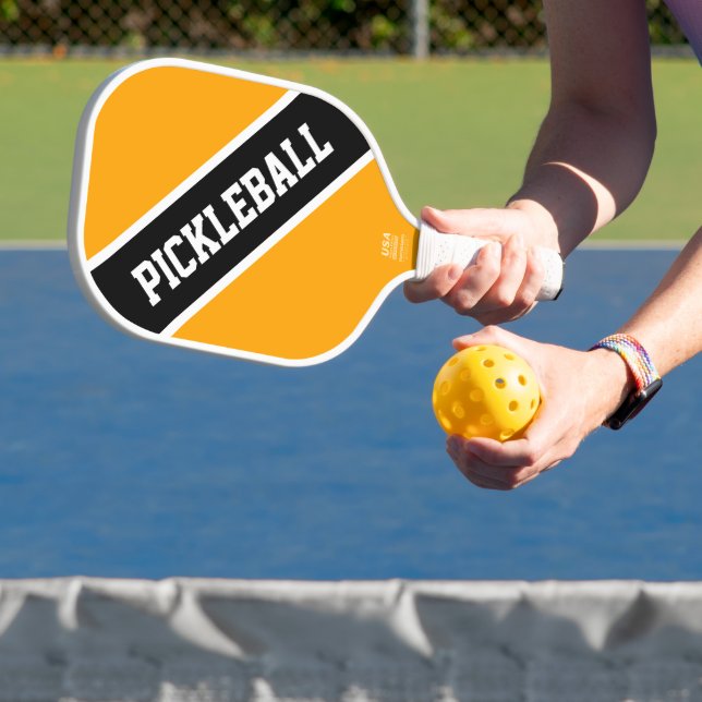 Raquette De Pickleball Bright Golden Yellow Black Diagonal Racing Stripes (Insitu)