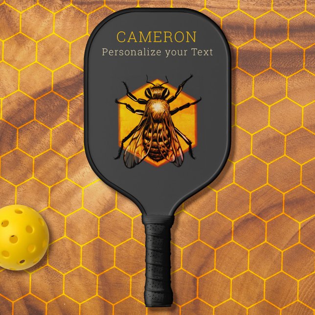 Raquette De Pickleball Cool Moderne Miel Bee Logo Gris Jaune Texte Person (Créateur téléchargé)