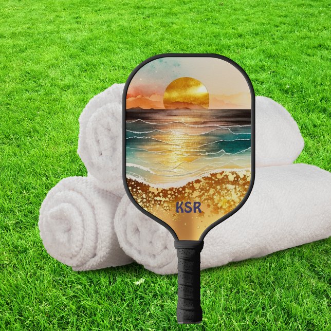 Raquette De Pickleball Coucher de soleil doré sur le monogramme océanique (Créateur téléchargé)
