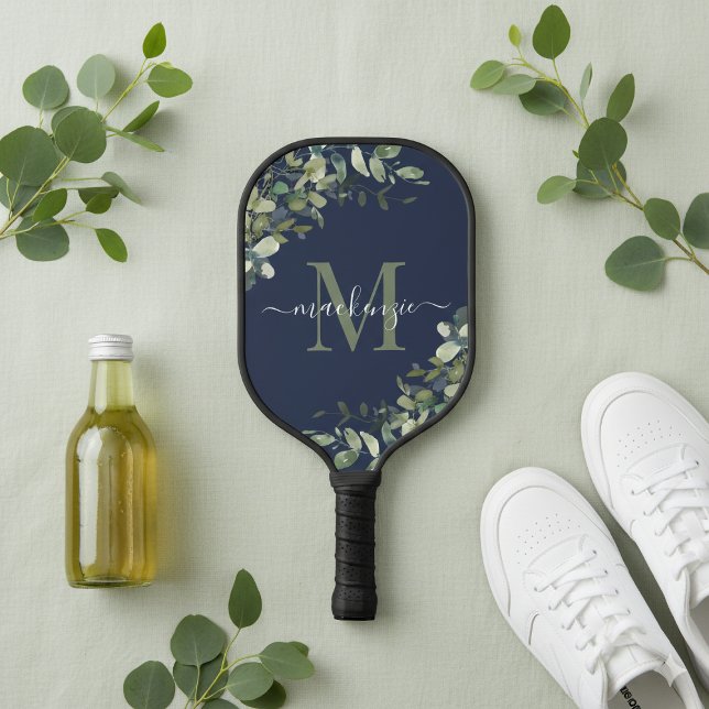 Raquette De Pickleball Élégant Monogramme botanique bleu Eucalyptus de la (Elegant Navy Blue Eucalyptus Botanical Monogram Pickleball Paddle)