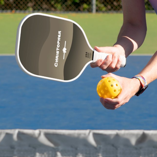 Raquette De Pickleball Juste Pour Lui Élégant Script Nom Chic Camo Print (Insitu)