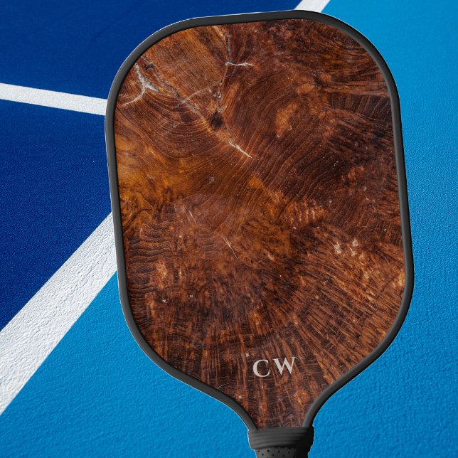 Raquette De Pickleball Monogramme de bois rustique moderne (Pickleball paddle monogrammed with name. Elegant wood look. )