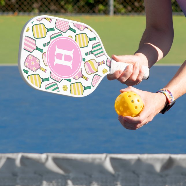 Raquette De Pickleball Monogramme de Pickleball Rose et Jaune Preppy (Insitu)