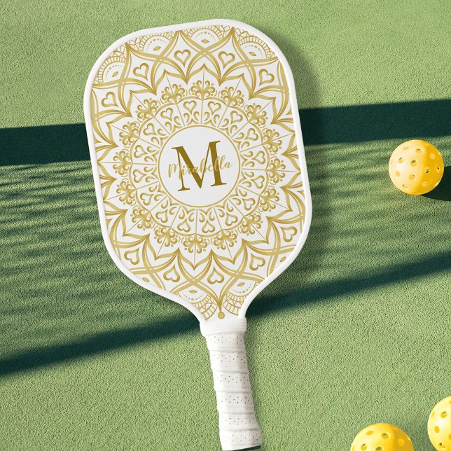 Raquette De Pickleball Monogrammé Elegant Mandala Girly Blanc et or (Créateur téléchargé)