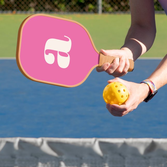Raquette De Pickleball Monogramme rétro rose rose simple (Insitu)
