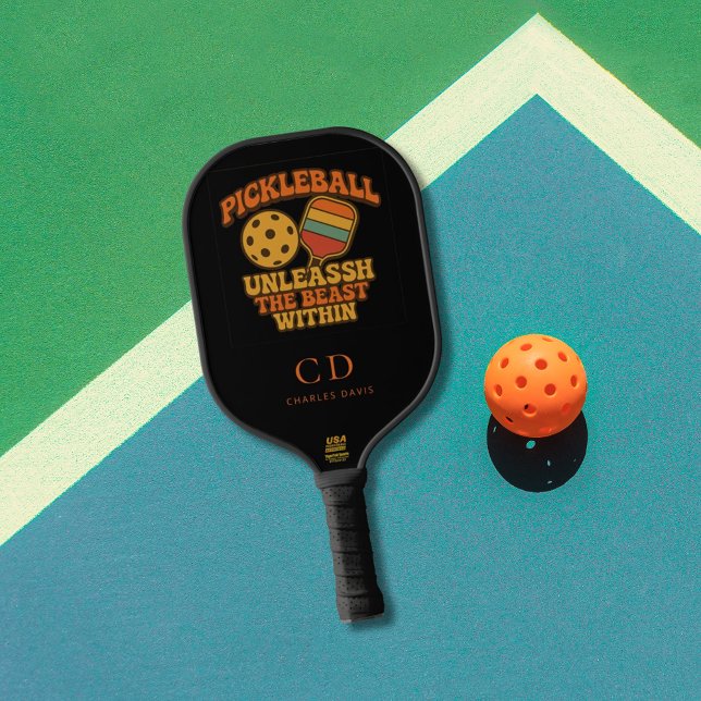 Raquette De Pickleball Noir orange amusant citation rétro monogramme (Créateur téléchargé)