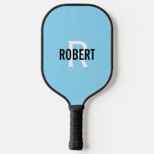 Raquette De Pickleball Nom de monogramme blanc bleu clair moderne