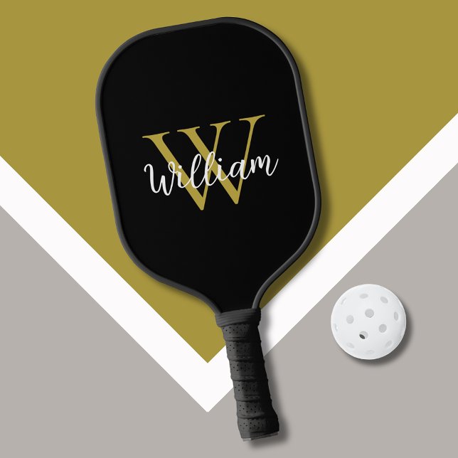 Raquette De Pickleball Nom du script Monogramme moderne (Personalized pickleball paddle with script name an gold-look monogram/initial on black.)