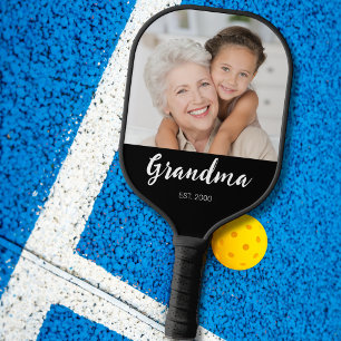 Raquette De Pickleball Photo de grand-mère établissant un script amusant