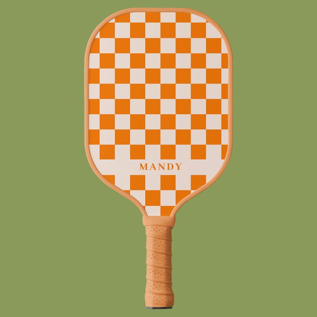 Raquette De Pickleball Retro Boho Orange Checkerboard Custom Name (Orange and Beige Checkerboard Custom Name Pickleball Paddle)