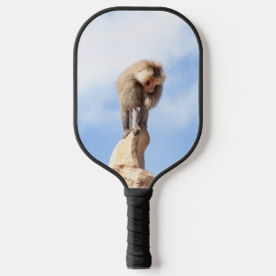 Raquette De Pickleball Singe babouin au sommet d'une montagne
