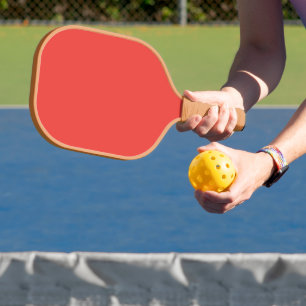 Raquette De Pickleball un arrière - plan rouge avec une bordure blanche