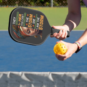 Raquette De Pickleball Une Femme Forte Qui A Fait Un Whischot En Retour J