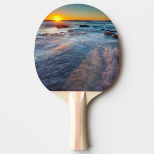 Raquette De Ping Pong Les rayons du soleil illuminent l'océan Pacifique