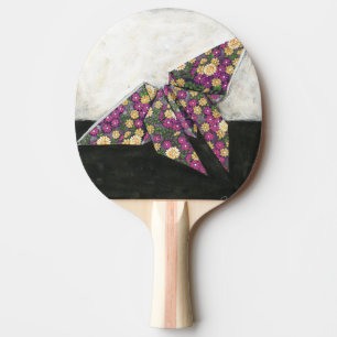 Raquette De Ping Pong Papillon d'origami sur le papier floral