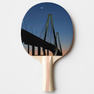 Raquette De Ping Pong Pont de Jr. d'Arthur Ravenel au crépuscule