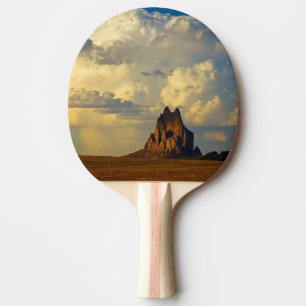 Raquette De Ping Pong Shiprock contre le cumulo-nimbus