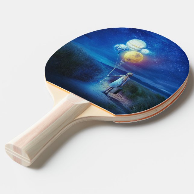 Raquette De Ping Pong Surreal se déplace vers son avenir (Devant Angle)