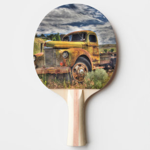 Raquette De Ping Pong Vieux camion abandonné dans un champ