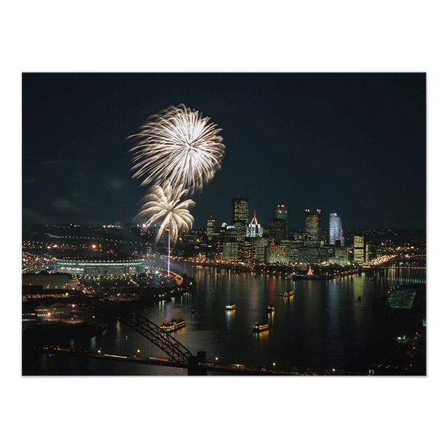 RARE-Pittsburgh at Night With Fireworks Fotodruck (Vorne)